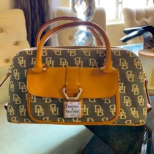 DOONEY & BOURKE 1975 👜